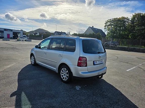 Volkswagen Touran 2008 photo 5