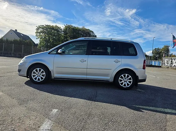 Volkswagen Touran 2008 photo 4