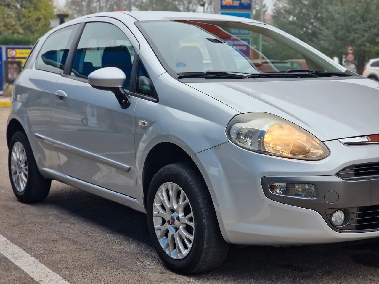 Fiat Punto 2010 photo 2