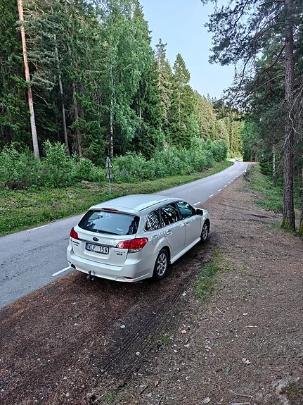 Subaru Legacy 2010 photo 2