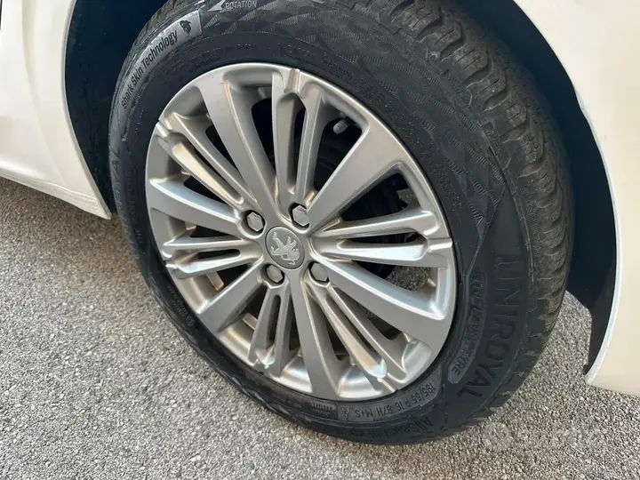 Peugeot 208 2016 photo 3
