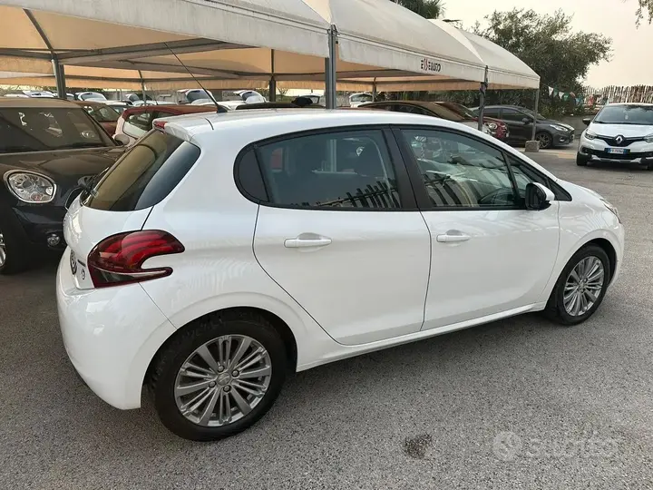 Peugeot 208 2016 photo 2