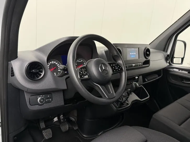 Mercedes-Benz Sprinter 2024 photo 3