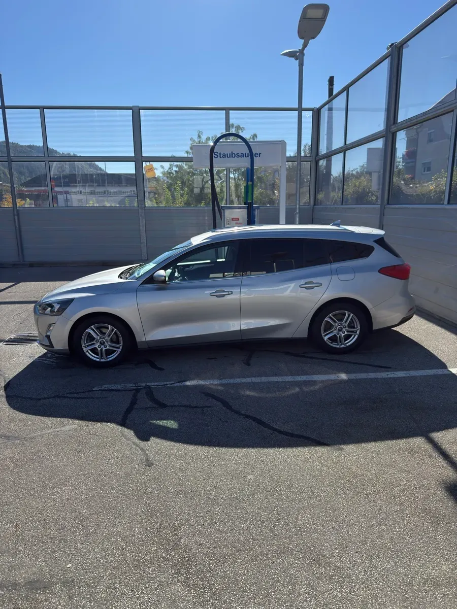 Ford Focus 2021 photo 2