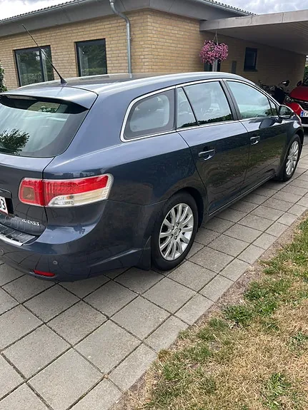 Toyota Avensis 2010 photo 5