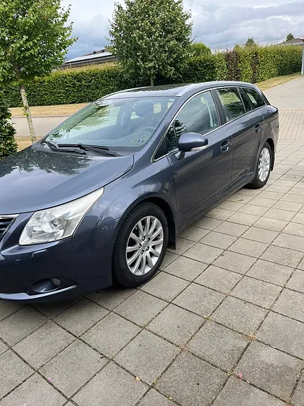 Toyota Avensis 2010 photo 2