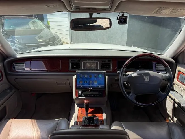 Toyota Century 1997 photo 5