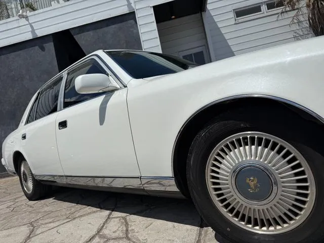 Toyota Century 1997 photo 3
