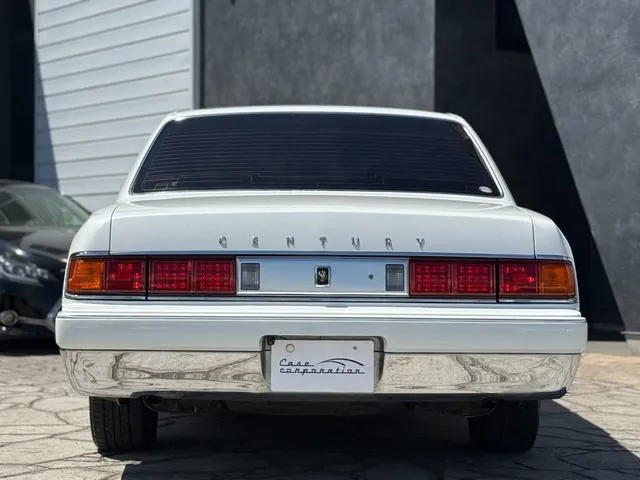 Toyota Century 1997 photo 4