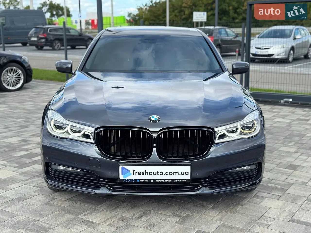 BMW 7 Series 2015 photo 2