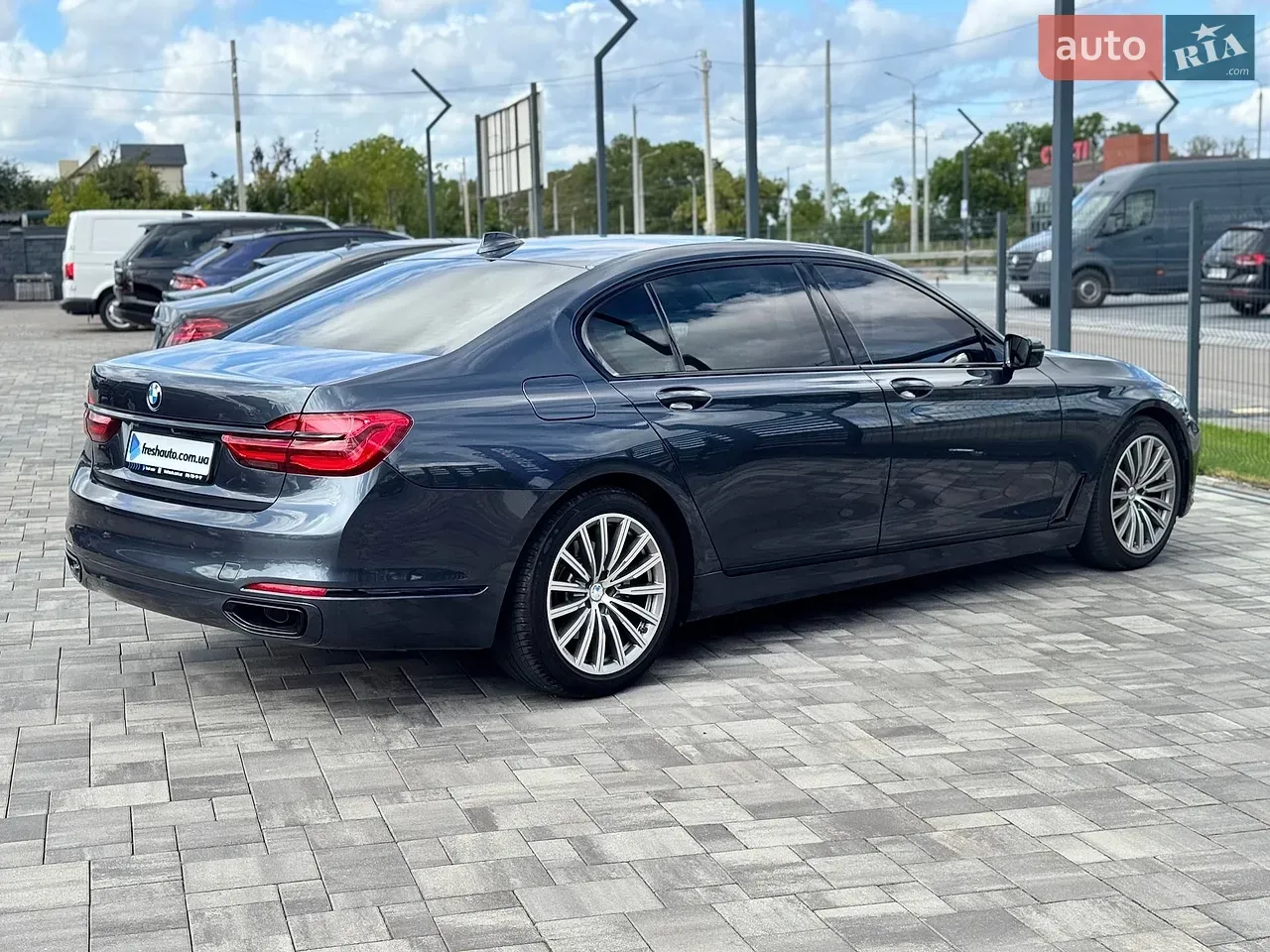 BMW 7 Series 2015 photo 3