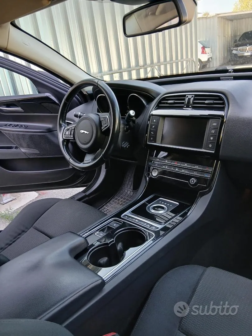 Jaguar Xe 2015 photo 5