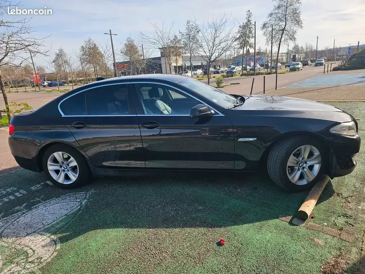 BMW 5 Series 2011 photo 2