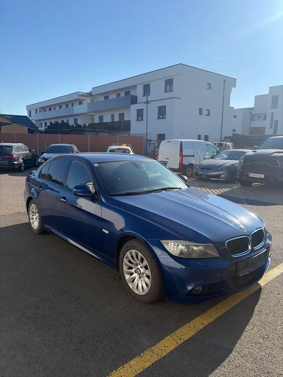 BMW 3 Series 2010 photo 3