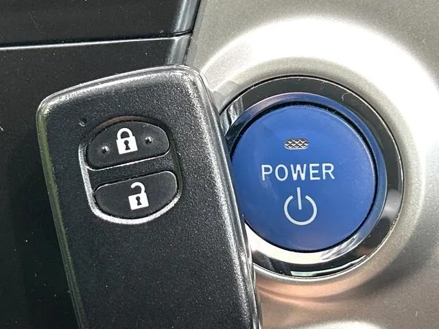 Toyota Priusα 2012 photo 4