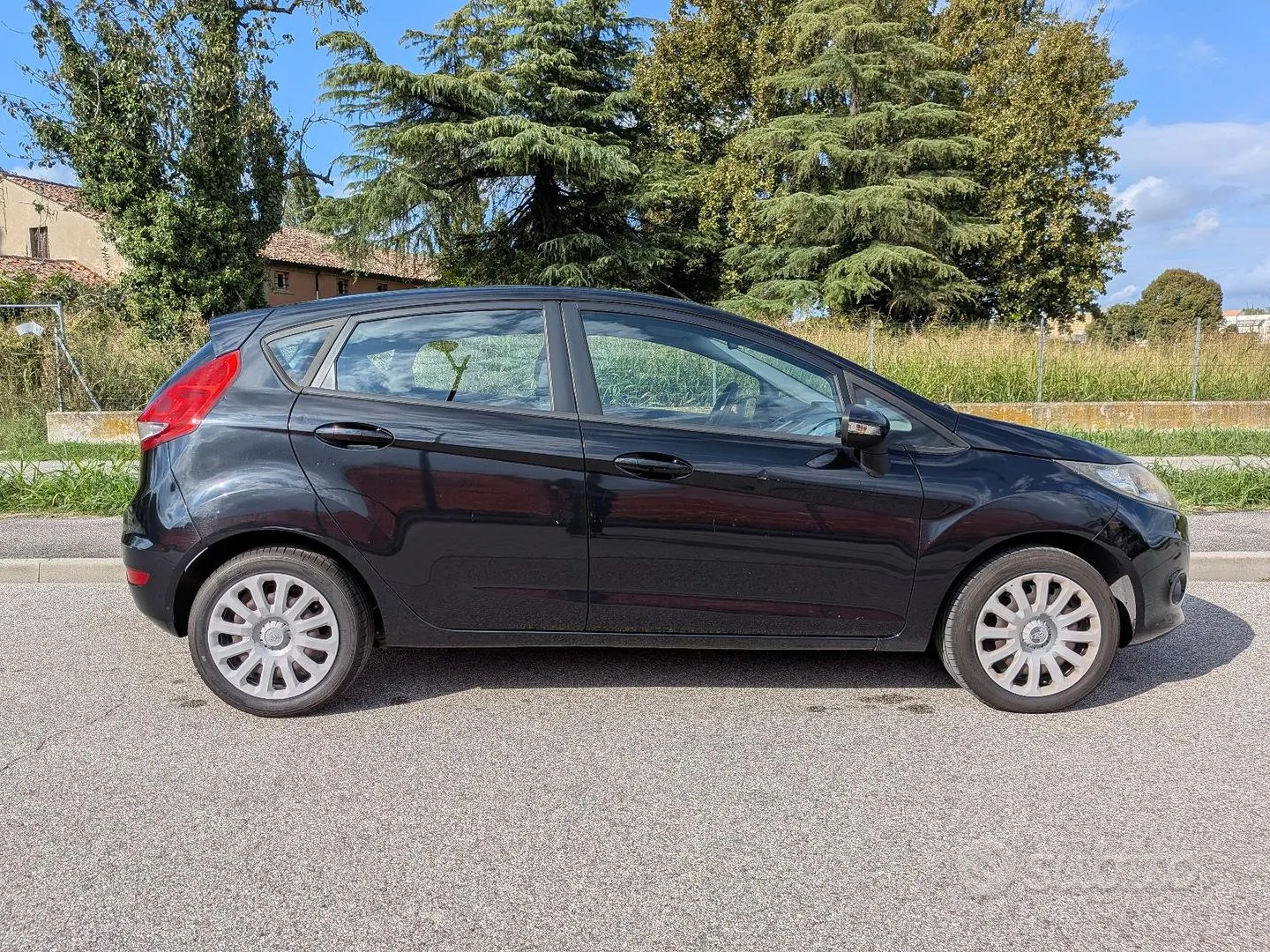 Ford Fiesta 2011 photo 4