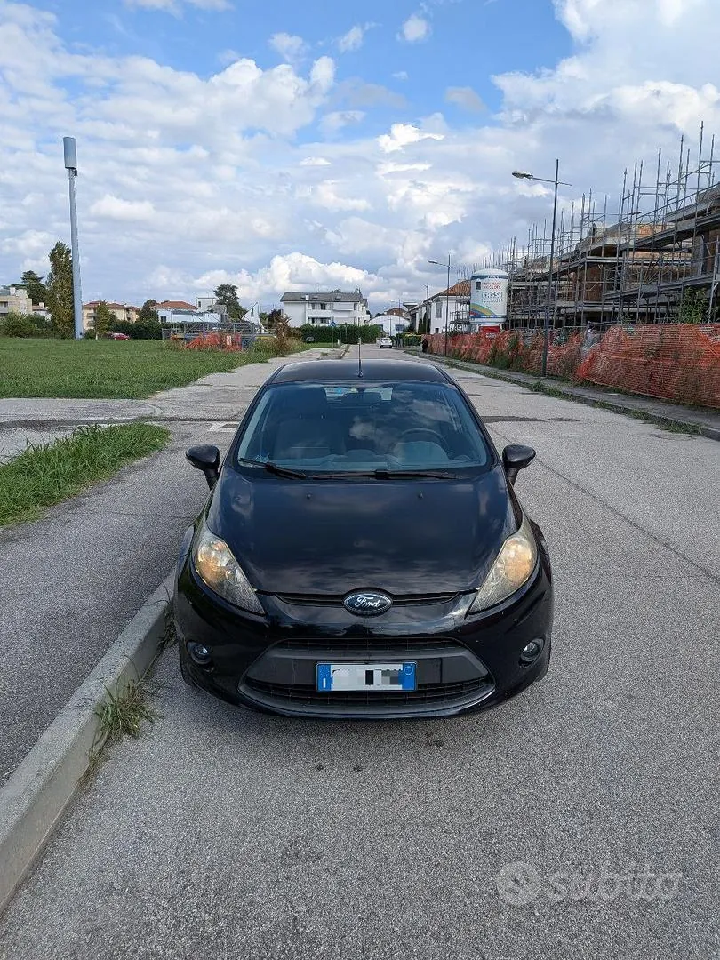 Ford Fiesta 2011 photo 3