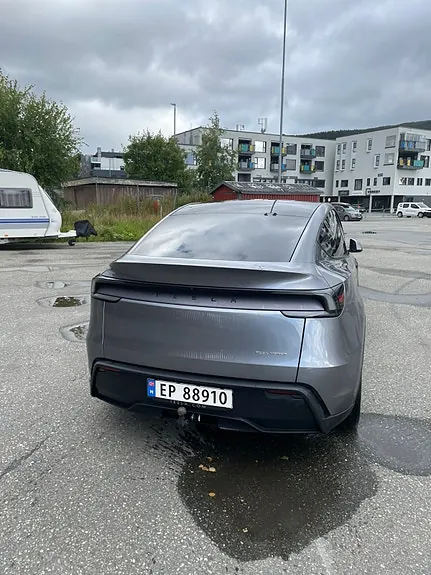 Tesla Model Y 2025 photo 4