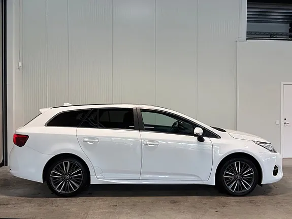 Toyota Avensis 2017 photo 2