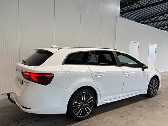 Toyota Avensis 2017 photo 3