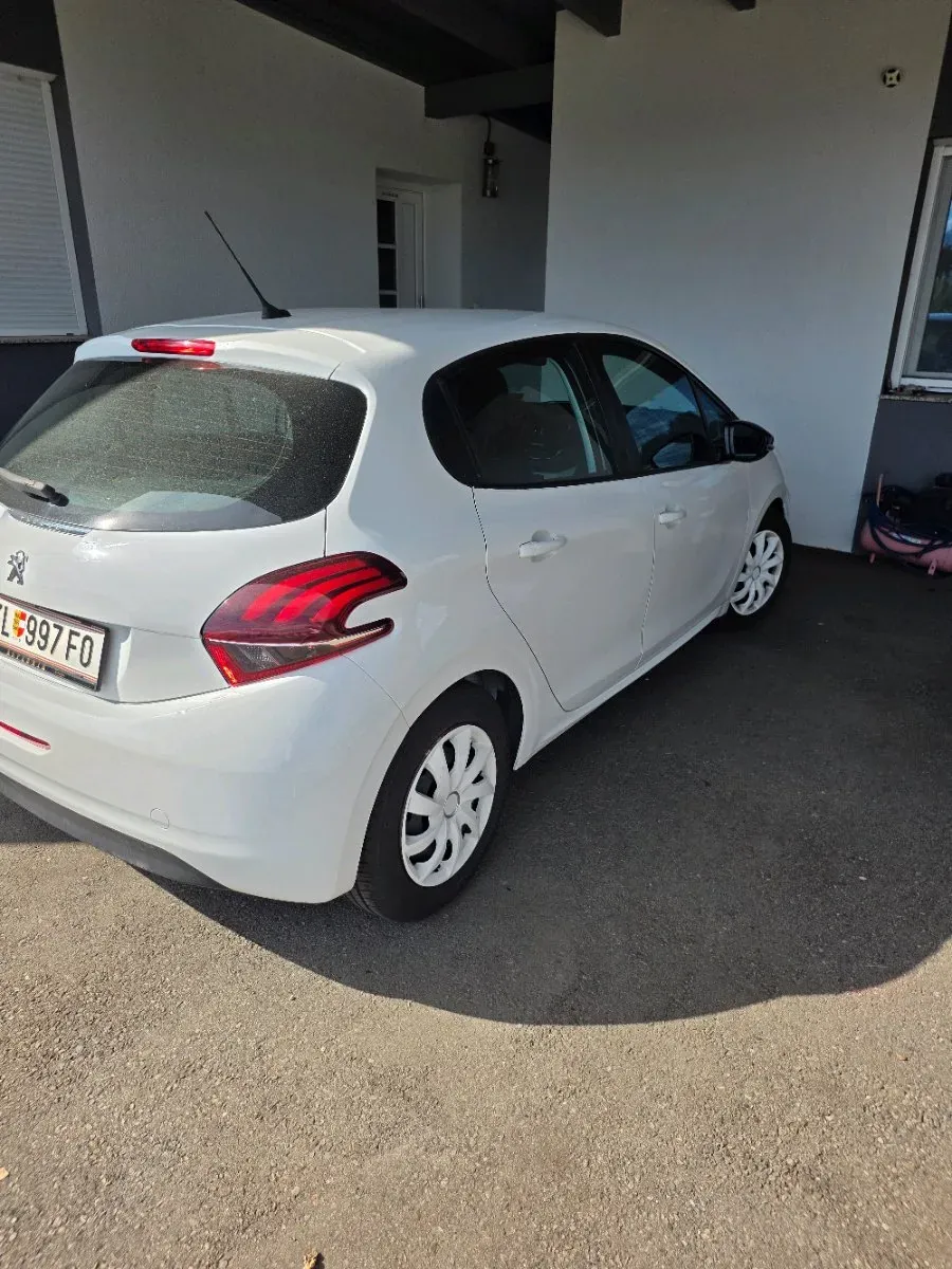 Peugeot 208 2018 photo 2