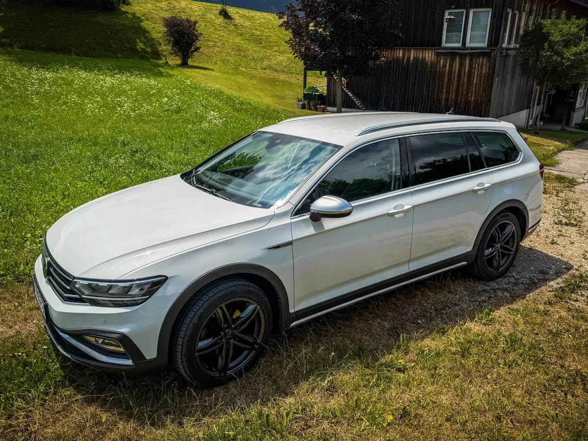 Volkswagen Passat 2022 photo 2