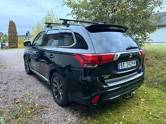 Mitsubishi Outlander 2018 photo 2