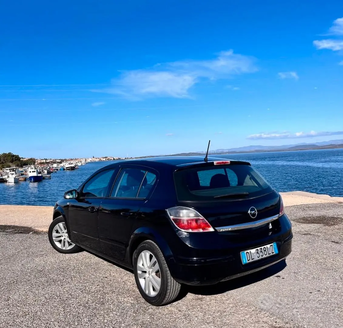 Opel Astra H 2007 photo 2
