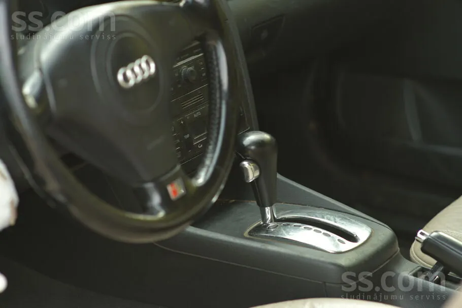 Audi A4 1999 photo 4