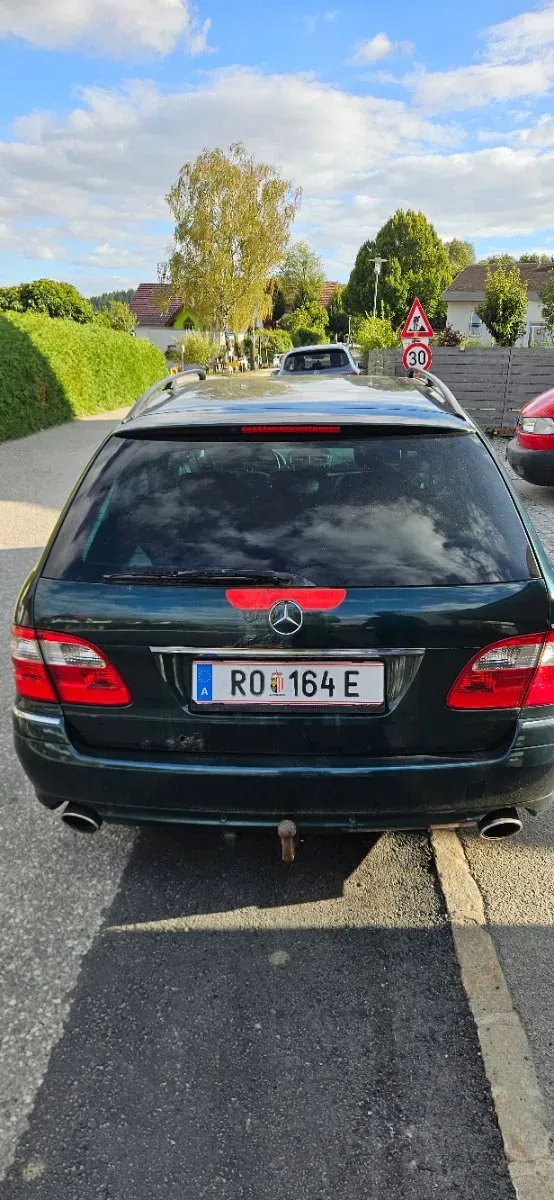 Mercedes-Benz E-Class 2005 photo 2