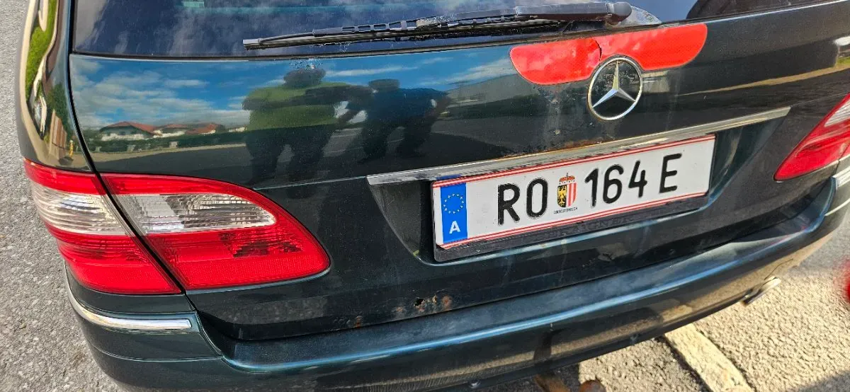Mercedes-Benz E-Class 2005 photo 3