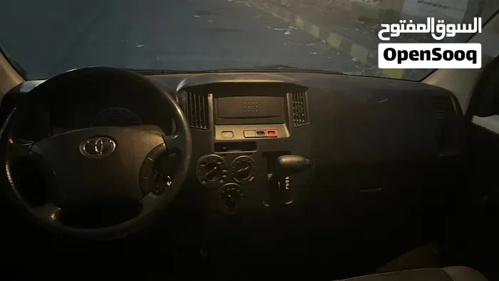 Toyota Bus - Van 2018 photo 2