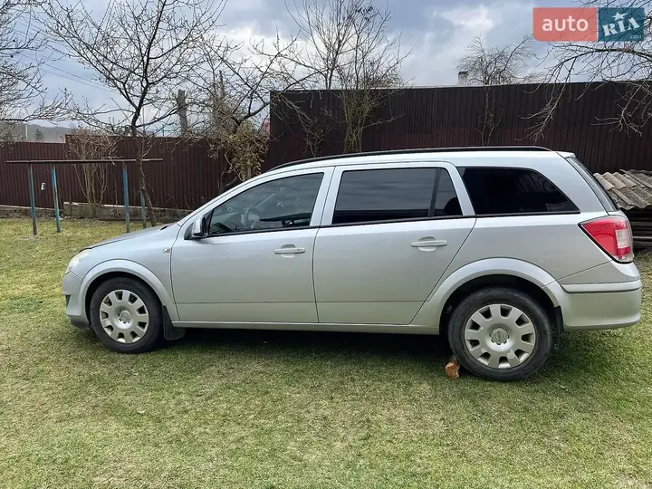 Opel Astra 2009 photo 2
