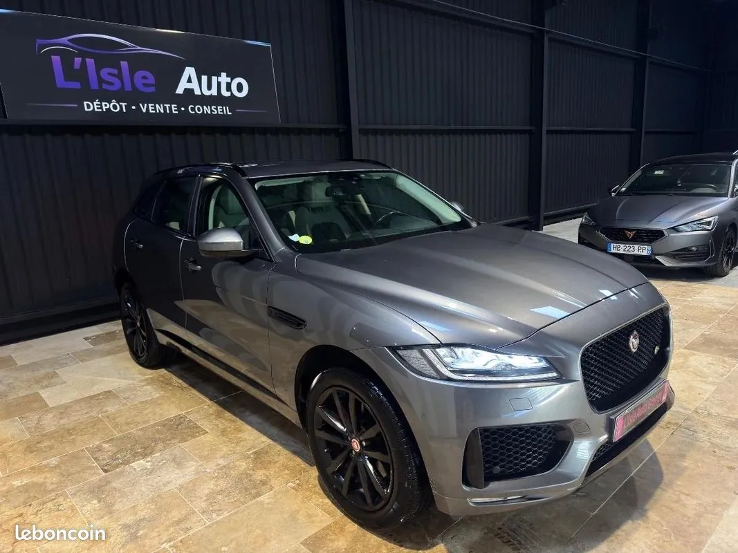Jaguar F-Pace 2017 photo 2