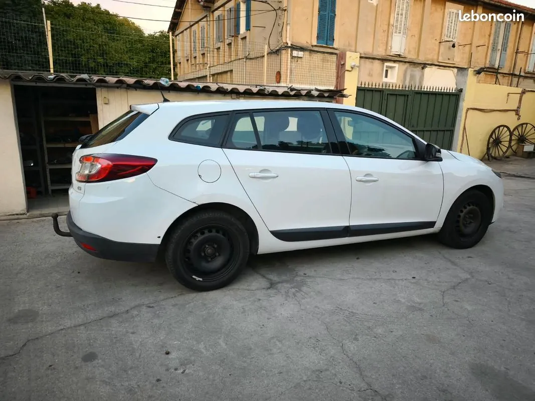 Renault Megane 2012 photo 2