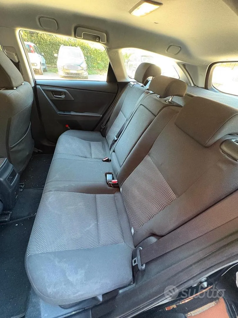 Toyota Auris 2012 photo 4