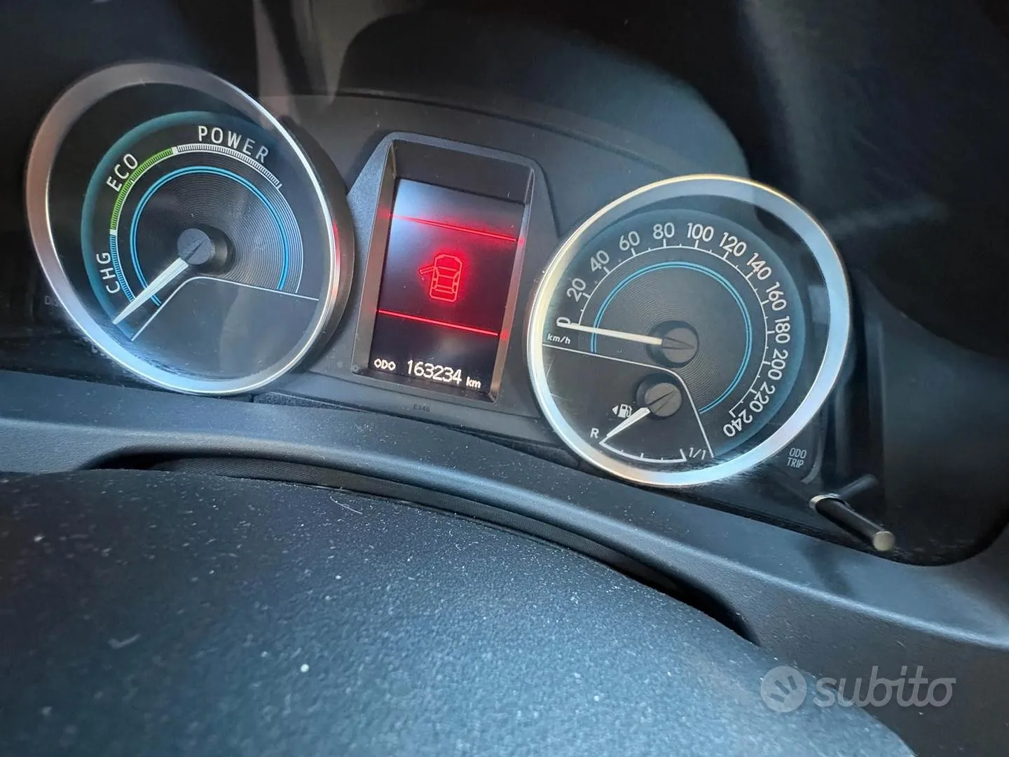 Toyota Auris 2012 photo 2