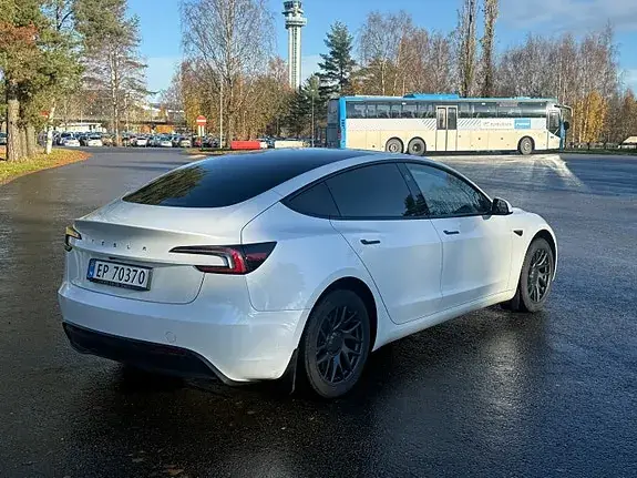 Tesla Model 3 2026 photo 5