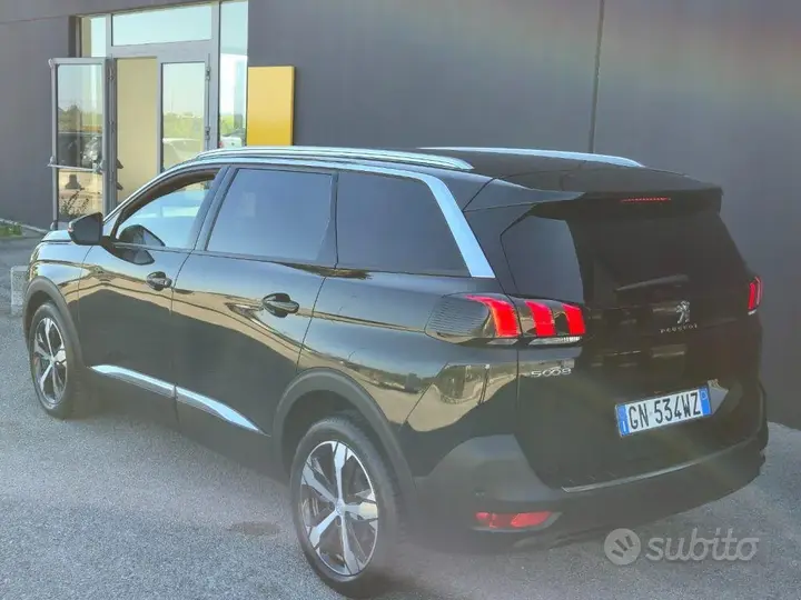 Peugeot 5008 2023 photo 3