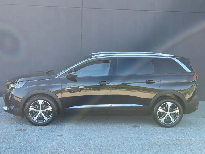 Peugeot 5008 2023 photo 2