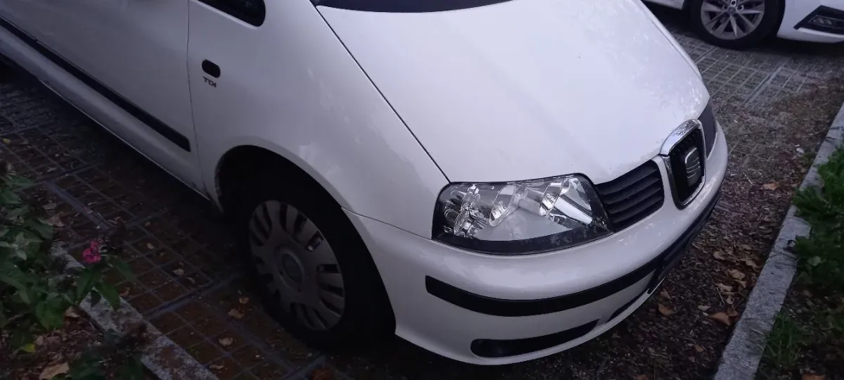 Seat Alhambra 2009 photo 3