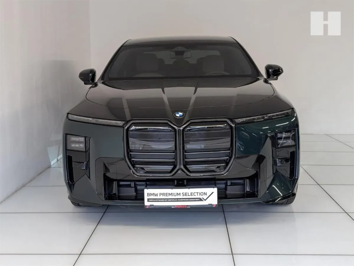 BMW I7 photo 3