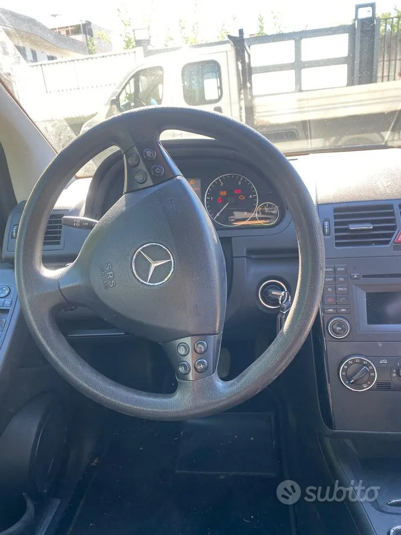 Mercedes-Benz A-Class 2010 photo 2