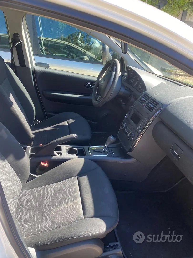 Mercedes-Benz A-Class 2010 photo 3