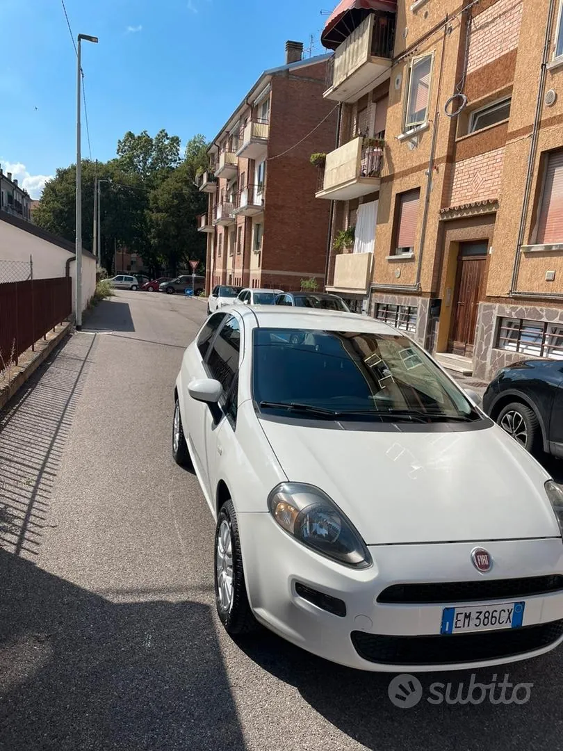 Fiat Punto 2012 photo 2