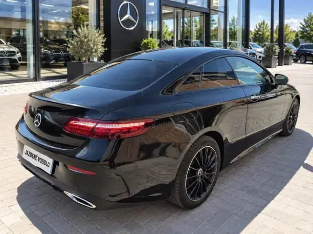 Mercedes-Benz E Trieda Kupé 2023 photo 3