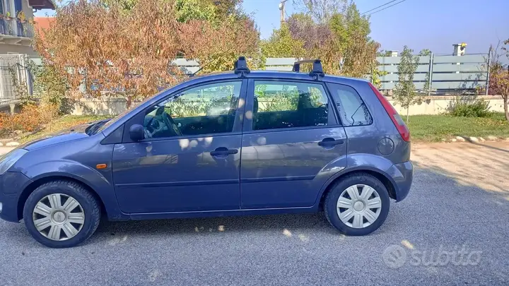 Ford Fiesta 2004 photo 3