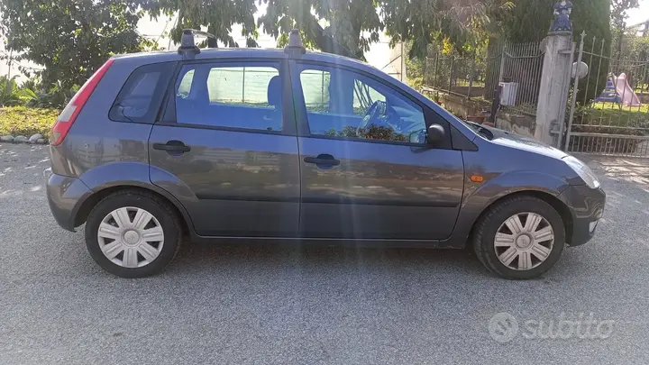 Ford Fiesta 2004 photo 4