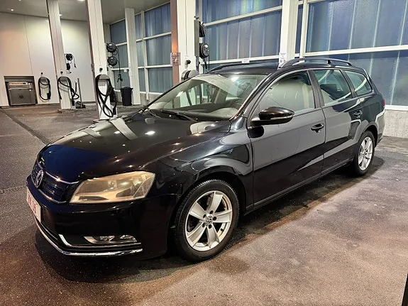 Volkswagen Passat 2011 photo 2