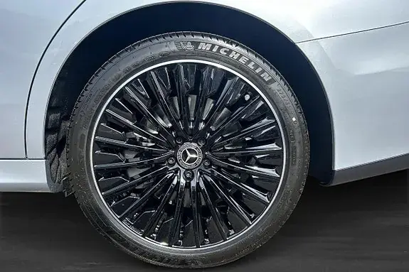 Mercedes-Benz E 300 2026 photo 5